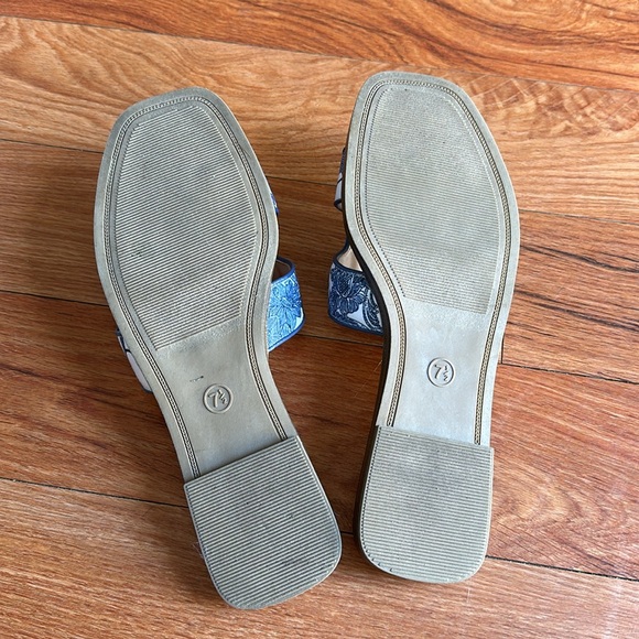 LIKE NEW a new day Nina Sandals Blue and White Floral Print - Picture 7 of 7